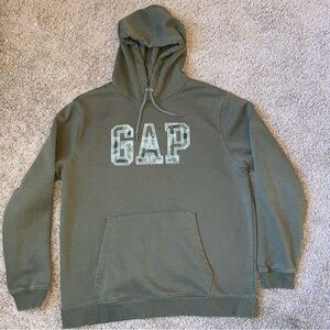 Gap hoodie Men’s small Green camo logo letters pullover sweatshirt Heavyweight